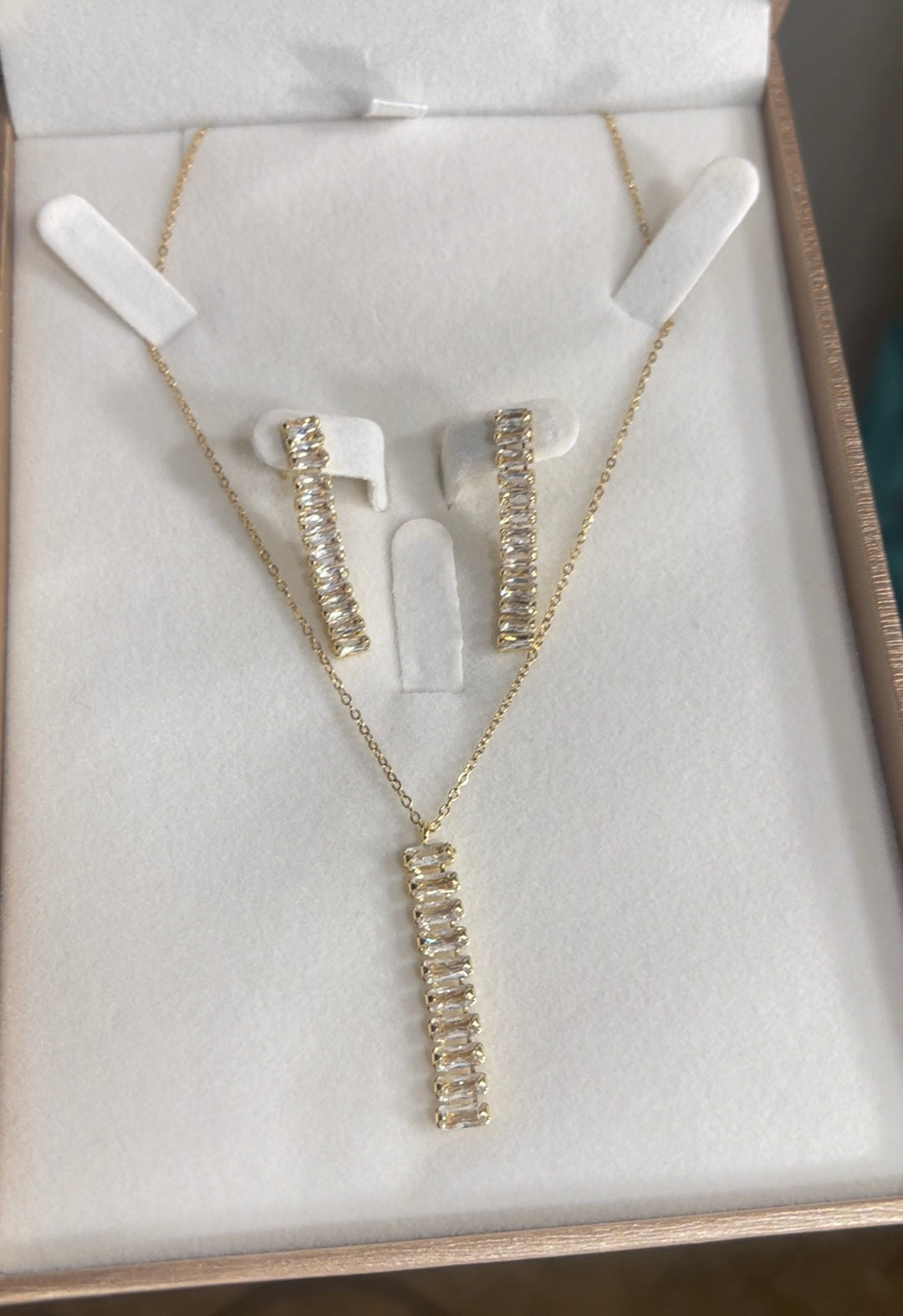 Collier et boucles d’oreilles