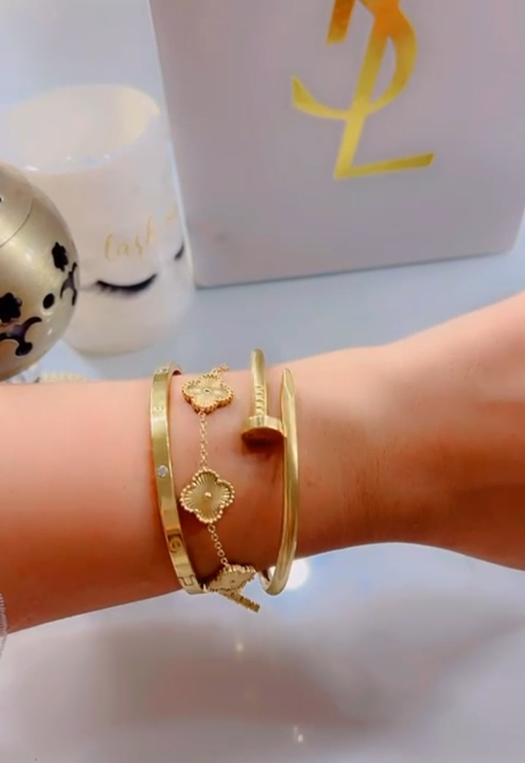 Ensemble de Bracelets Dorés – Élégance et Charme Intemporel ✨